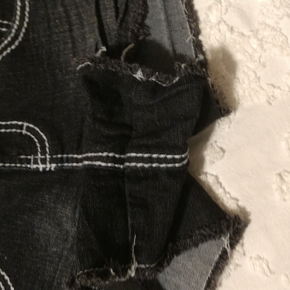 Red Rivet Dark Wash Denim Shorts Juniors Size 3. Rhinestones on Back - Picture 3 of 12